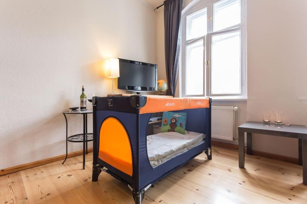 Zentrale Altbauwohnung Im Helmholtzkiez Berlin Exterior photo