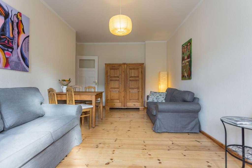Zentrale Altbauwohnung Im Helmholtzkiez Berlin Exterior photo